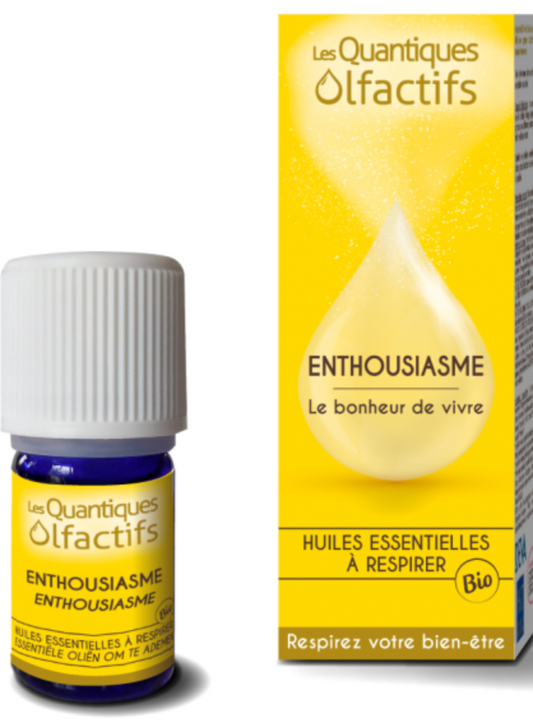 Description
Le Quantique olfactif ENTHOUSIASME aide à garder optimisme et joie de vivre au quotidien.
Flacon de 5ml
Conseils d’utilisation
A respirer dès que la situation l'exige, jusqu'à 5 fois par jour.
Ou à diffuser pendant 20 minutes.
Composition
Huiles essentielles d'Orange douce BIO, Bergamote BIO, Ylang Ylang III BIO, Litsée BIO, Benjoin du Siam BIO et Pruche.
100% du total des ingrédients sont d'origine naturelle
99% du total des ingrédients sont issus de l'agriculture biologique
Parfum d'ambiance